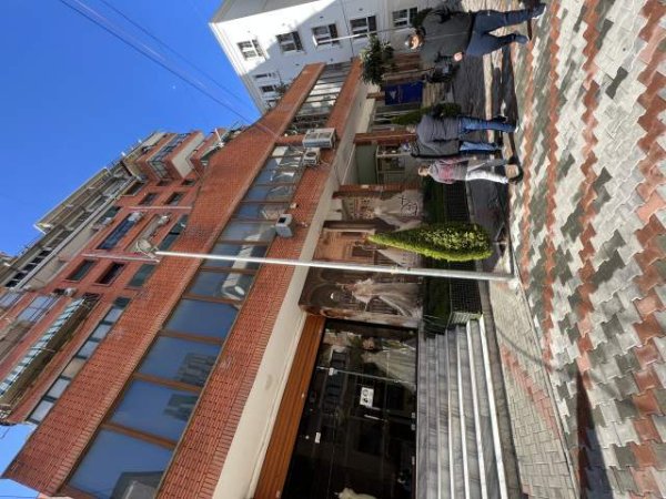 Tirane, jepet me qera ambjent biznesi Kati 0, 98 m² 990 Euro (Rr. Mylym Shyri te Rruga e tregut Cam)