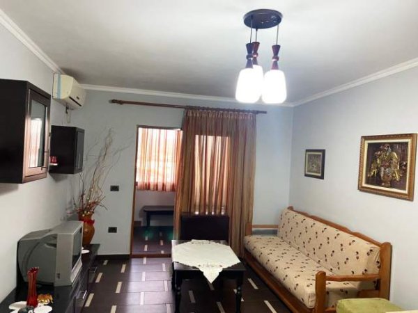 Elbasan, jepet me qera apartament 60 m² 20.000 Leke