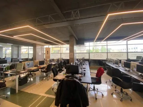 Tirane, shitet ambjent biznesi Kati 1, 380 m²  (Komuna e Parisit)