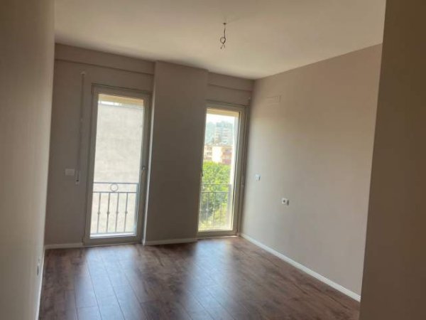 Elbasan, jepet me qera apartament 85 m² 20.000 Leke