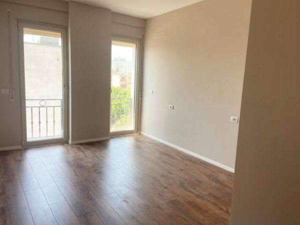 Elbasan, jepet me qera apartament 85 m² 20.000 Leke