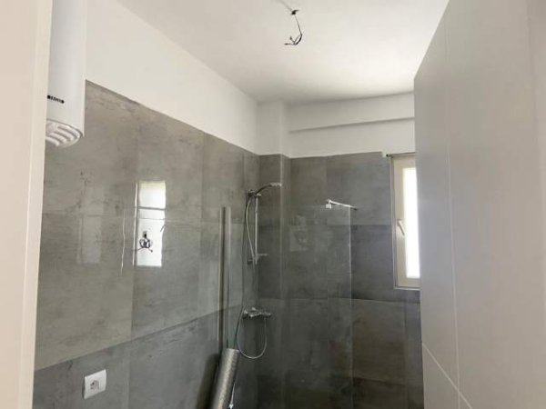 Elbasan, jepet me qera apartament 85 m² 20.000 Leke