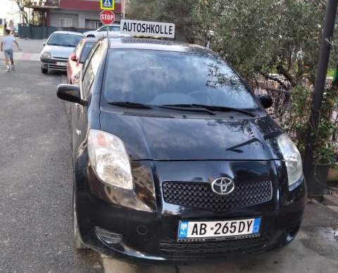 Tirane, shes makine Toyota Yaris Viti 2006. Cel. : 0695702884