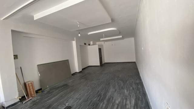 Tirane, jepet me qera ambjent biznesi Kati 0,   70 m²  390 Euro (ASTIR stacioni i Autobuzit Fabrika)