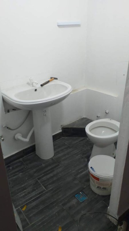 Tirane, jepet me qera ambjent biznesi Kati 0,   70 m²  390 Euro (ASTIR stacioni i Autobuzit Fabrika)