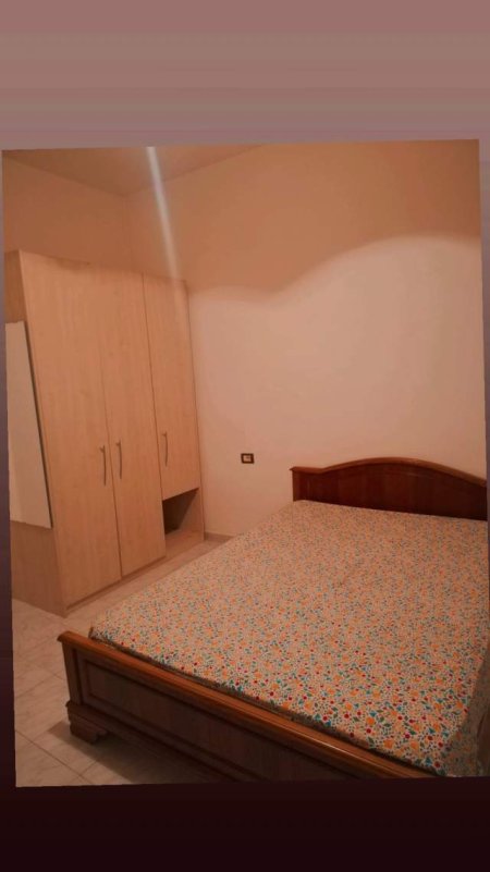 Tirane, jepet me qera shtepi 1+1 Kati 1, 50 m² 220 Leke (Rruga Besa)