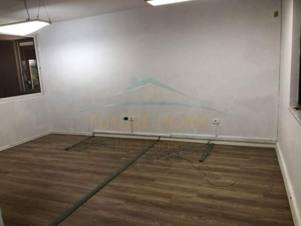 Shqiperi, jepet me qera ambjent biznesi Kati 1, 1.000 Euro (tek shallvaret)