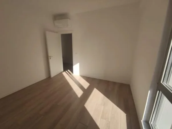 Tirane, Ambient biznesi #meQira (Rruga e Kavajes )