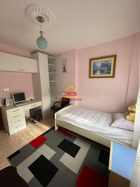 Tirane, jepet me qera apartament 2+1+BLK Kati 9, 120 m² 600 Euro (pallati me shigjeta)
