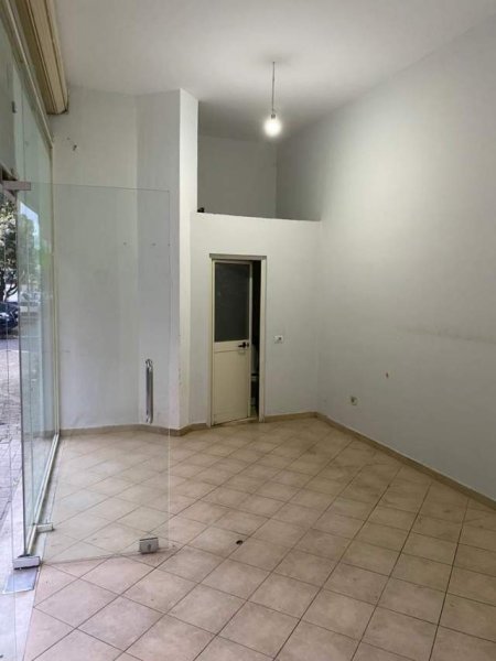 Tirane, jepet me qera ambjent biznesi Kati 0, 38 m² 300 Euro (3 deshomert)