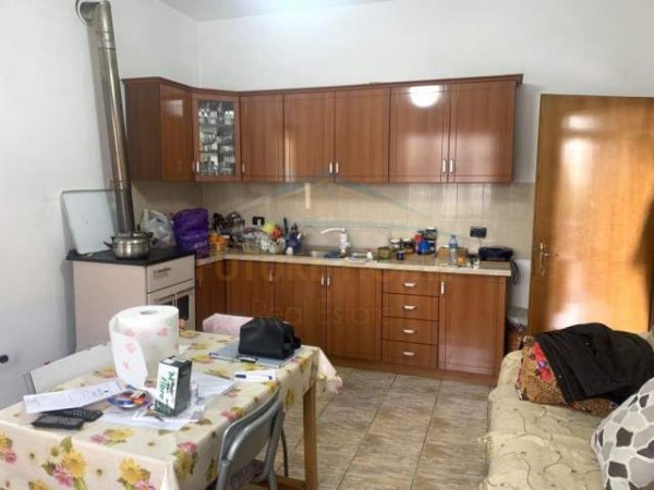 Tirane, shitet shtepi 4+1 Kati 1, 178 m² 185.000 Euro (DGANA)