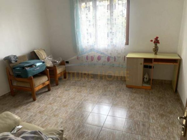 Tirane, jepet me qera shtepi 4+1 Kati 1, 178 m² 350 Euro (LAPRAKE)