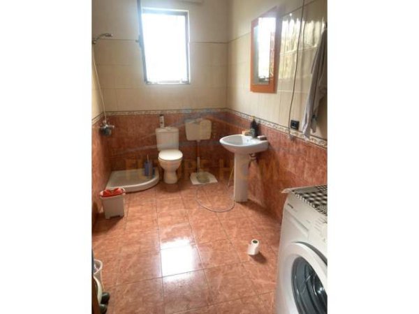 Tirane, shitet shtepi 4+1 Kati 1, 178 m² 185.000 Euro (DGANA)