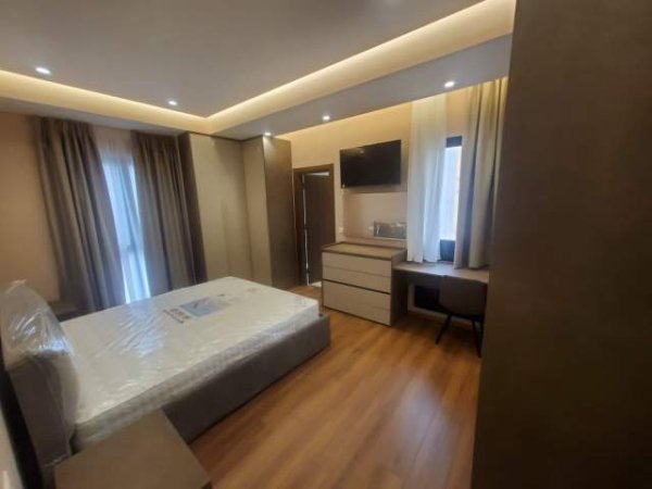 Tirane, jepet me qera apartament Kati 3, 97 m² 800 Euro (Farmacia 10)