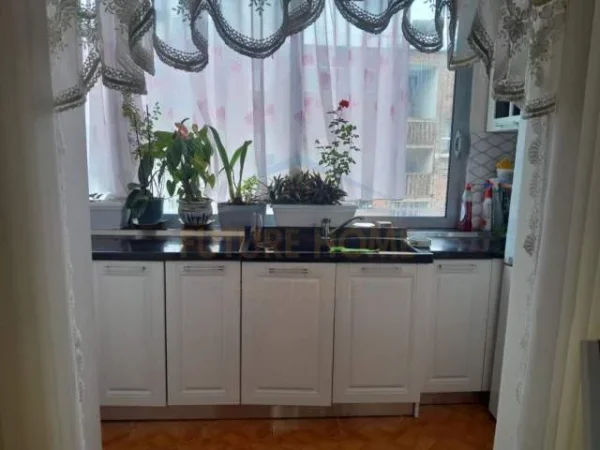 Tirane, jepet me qera apartament 2+1 Kati 4, 72 m² 600 Euro (Myslym Shyri)