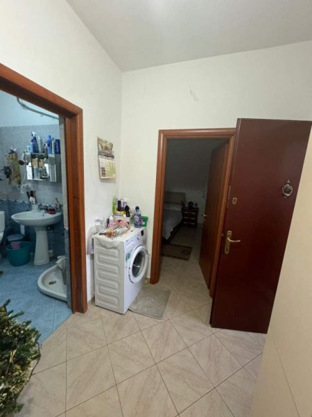 Tirane, shitet apartament 1+1+A Kati 3, 53 m² 92.000 Euro (ne Hyrje te Ali Demit)