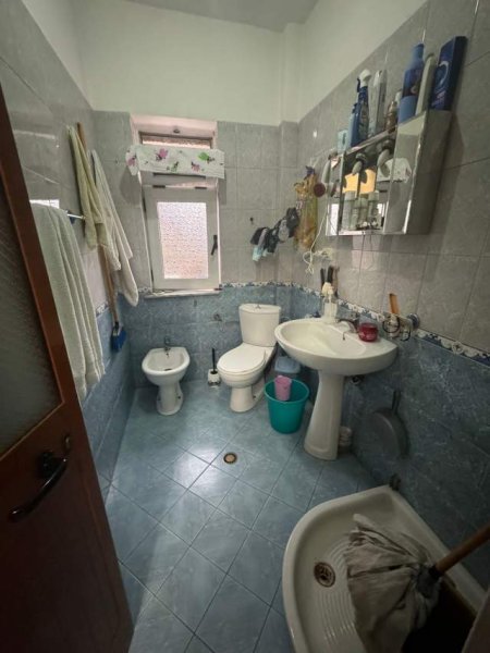 Tirane, shitet apartament 1+1 Kati 3, 53 m² 92.000 Euro (ne hyrje te ali demit , prane shkolles 1 maji)