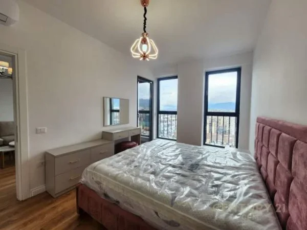 Tirane, jap me qera apartament 1+1+BLK Kati 10, 70 m² 800 Euro (Komuna e Parisit)