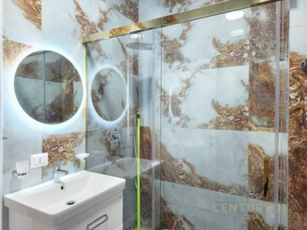 Tirane, jap me qera apartament 1+1+BLK Kati 10, 70 m² 800 Euro (Komuna e Parisit)