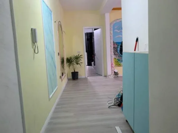 Tirane, jepet me qera apartament 2+1+BLK Kati 1, 100 m² 500 Euro