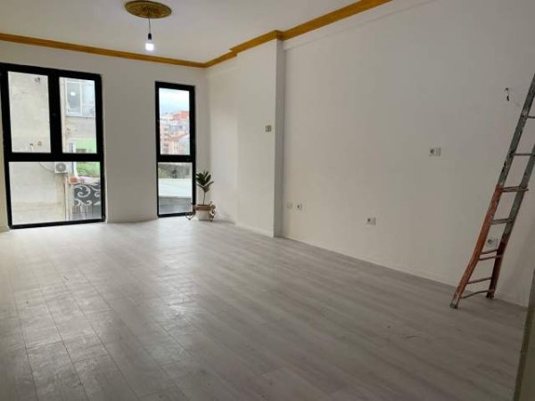 Tirane, jepet me qera apartament 2+1+BLK Kati 1, 80 m² 500 Euro (green city)