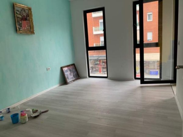 Tirane, jepet me qera apartament 2+1+BLK Kati 1, 80 m² 500 Euro (green city)