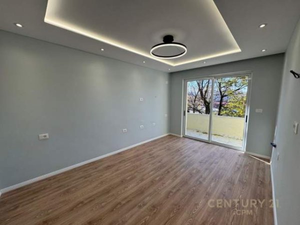 Tirane, jepet me qera zyre Kati 2, 93 m² 1.000 Euro (Zogu i Zi)