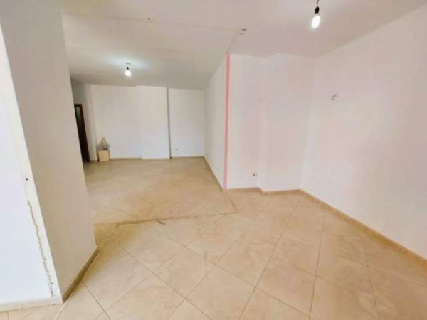 Tirane, shitet apartament 3+1+A+BLK 137 m²  (Rruge Kavajes, Perballe me Polikliniken nr.9)