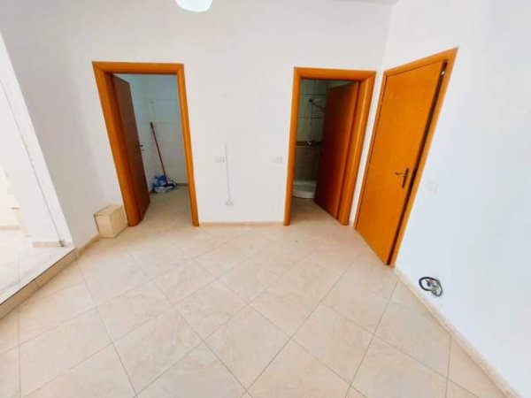 Tirane, shitet apartament 3+1+A+BLK 137 m²  (Rruge Kavajes, Perballe me Polikliniken nr.9)