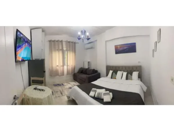 Tirane, jepet me qera apartament 1+1 Kati 2, 40 m² 500 Euro (Sheshi Wilson)