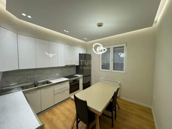 Tirane, jepet me qera apartament 2+1 Kati 2, 84 m² 650 Euro (Lucie Miloti)