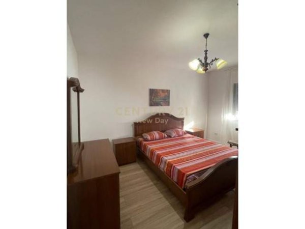 Tirane, jepet me qera apartament 2+1 Kati 5, 75 m² 400 Euro (Ish Stacioni i fundit i Tiranes se Re)