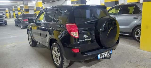 Tirane, shitet xhip Toyota Rav 4 Viti 2006, 7.500 Euro