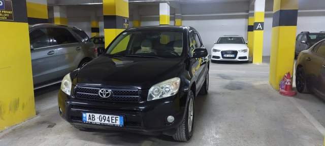 Tirane, shitet xhip Toyota Rav 4 Viti 2006, 7.500 Euro