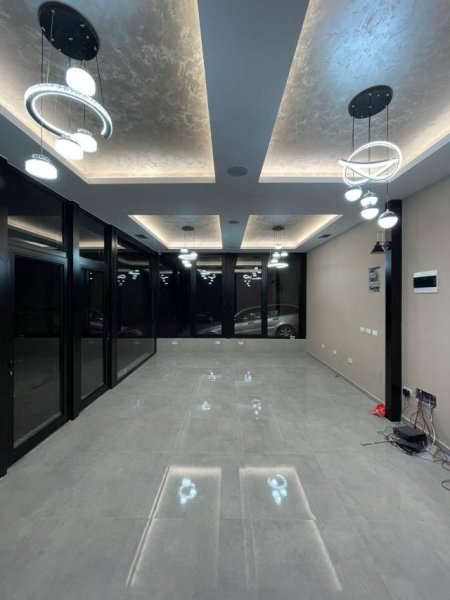 Tirane, shitet dyqan 65 m² 110.000 Euro (Ali Demi)