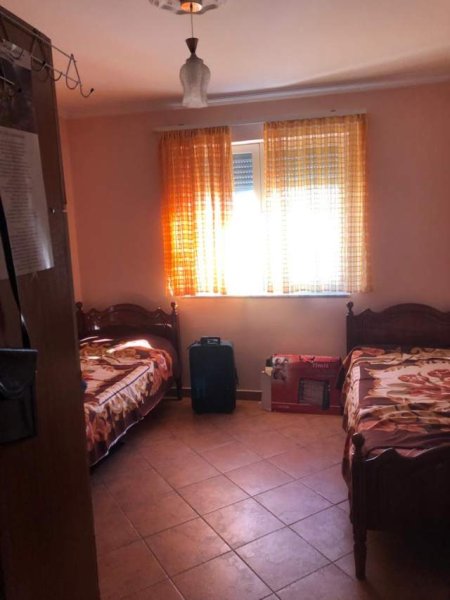 Tirane, jepet me qera apartament Kati 3, 77 m² 400 Euro (Oxhaku)