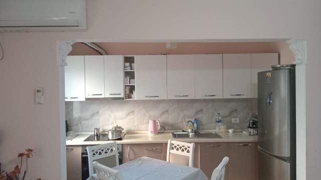 Tirane, jepet me qera apartament Kati 2, 53 m² 400 Euro (Varri Bamit)