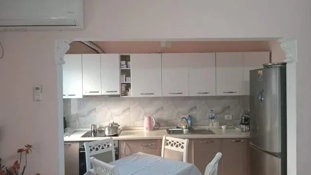 Tirane, jepet me qera apartament Kati 2, 53 m² 400 Euro (Varri Bamit)
