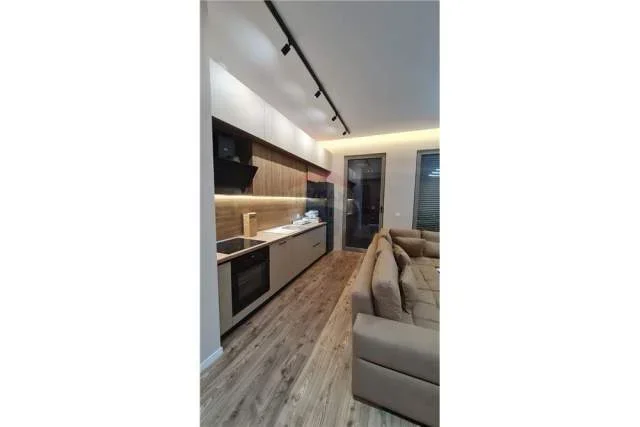 Tirane, jepet me qera apartament 1+1 80 m² 850 Euro (Rr. e Kavajes, Globe)