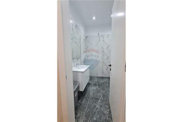 Tirane, jepet me qera apartament 1+1 80 m² 850 Euro (Rr. e Kavajes, Globe)