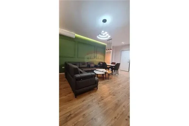 Tirane, jepet me qera apartament 2+1 100 m² 1.250 Euro (Rr. e Kavajes, Globe)