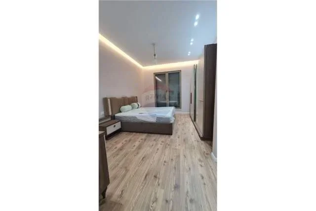 Tirane, jepet me qera apartament 2+1 100 m² 1.250 Euro (Rr. e Kavajes, Globe)