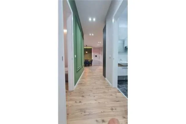 Tirane, jepet me qera apartament 2+1 100 m² 1.250 Euro (Rr. e Kavajes, Globe)