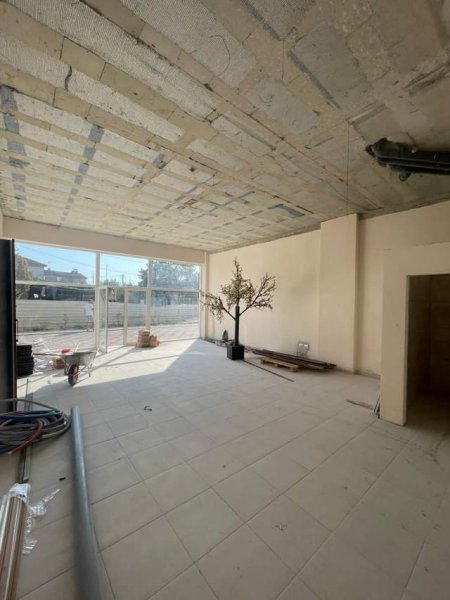 Tirane, shitet dyqan Kati 0, 70 m² 3.000 Euro/m2 (Andera Kushi)