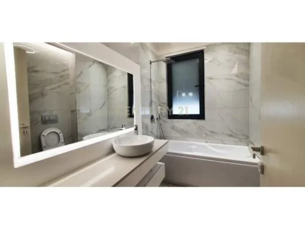 Tirane, jepet me qera apartament 2+1+BLK Kati 2, 132 m² 1.300 Euro (Liqeni i Thate)