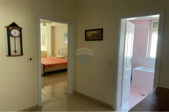 Tirane, jepet me qera apartament 3+1 Kati 6, 137 m² 1.000 Euro (brigada 8)