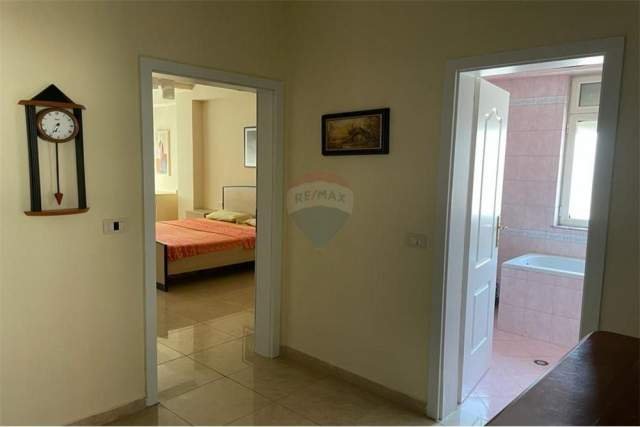Tirane, jepet me qera apartament 3+1 1.000