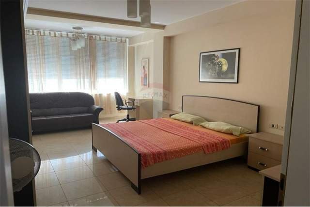 Tirane, jepet me qera apartament 3+1 1.000