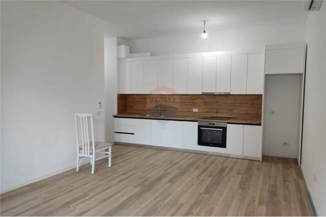 Tirane, jepet me qera apartament 400 Euro