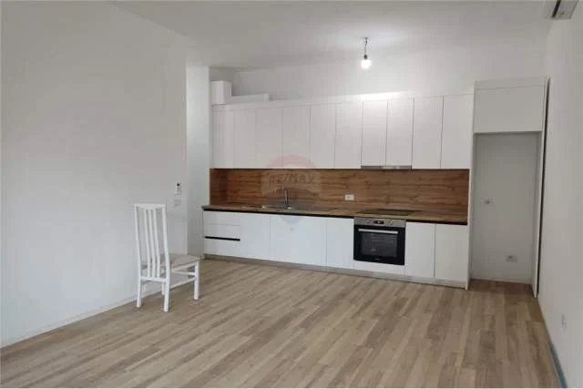 Tirane, jepet me qera apartament 400 Euro